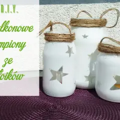 Urocze pomysły na świecznik ze słoika: białe lampiony z wyciętymi gwiazdkami, ozdobione sznurkiem, idealne na balkon.