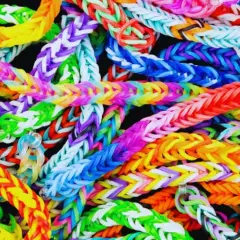 Jak zrobić bransoletkę z gumek - prosta instrukcja krok po kroku