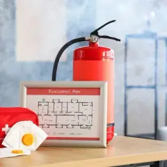 Kto sporządza instrukcję bezpieczeństwa pożarowego i jakie ma kwalifikacje?
