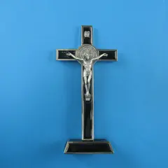 Co zrobić ze starym metalowym krzyżem? Szanuj jego znaczenie duchowe