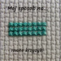 Mój sposób na... równe krzyżyki. Wzorzysta tkanina z turkusowymi ściegami, pokazująca jak zrobić ścieg krzyżykowy krok po kroku.