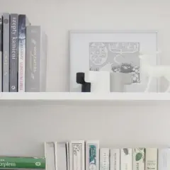 Kreatywne pomysły na regał na książki DIY, które zaoszczędzą miejsce