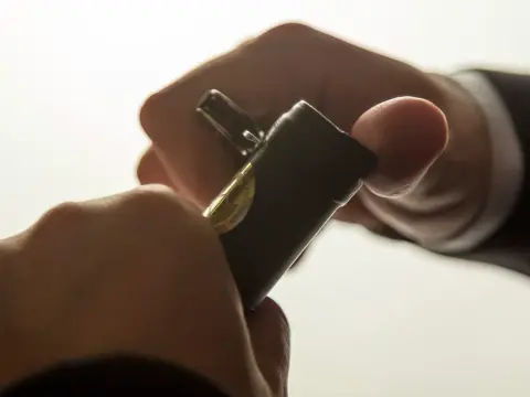 Jak otworzyć butelkę z kapslem bez otwieracza - 5 prostych metod