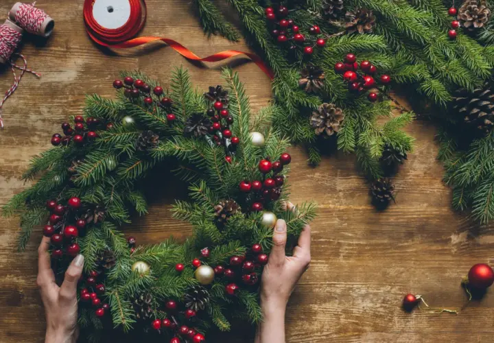 Kreatywne i tanie pomysły na stroik DIY, które zachwycą gości
