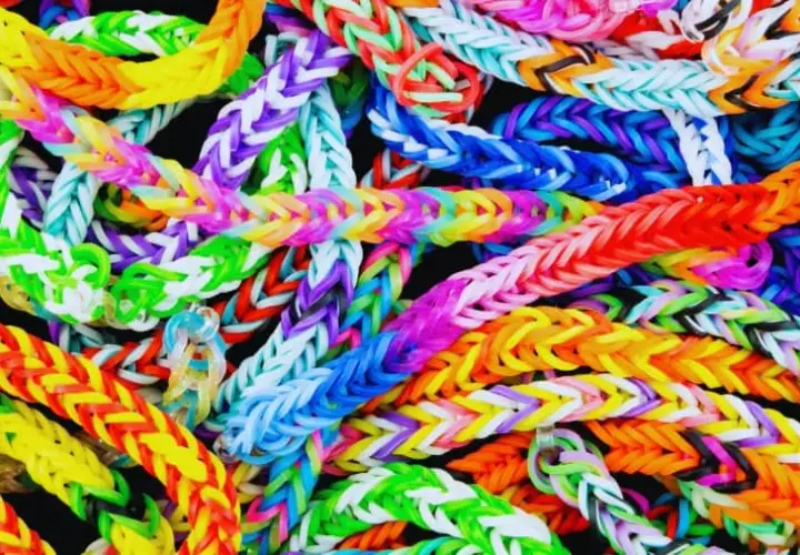 Jak zrobić bransoletkę z gumek - prosta instrukcja krok po kroku