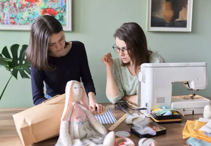 Jak uszyć lalkę: proste techniki i materiały dla każdego początkującego
