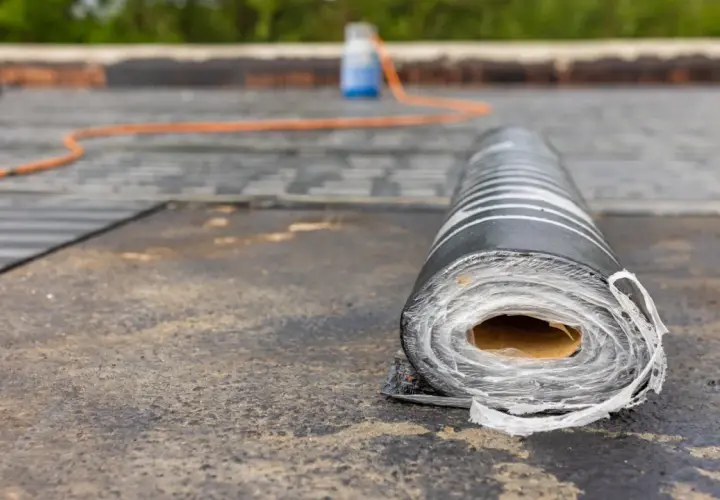Co zrobić ze starą papą? Ważne informacje o utylizacji i recyklingu
