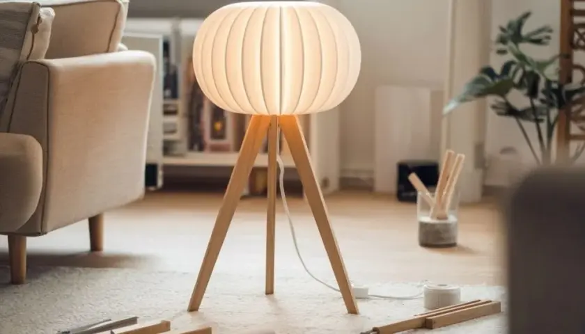 Stwórz unikalną lampę stojącą DIY: proste pomysły i materiały