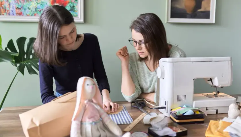 Jak uszyć lalkę: proste techniki i materiały dla każdego początkującego