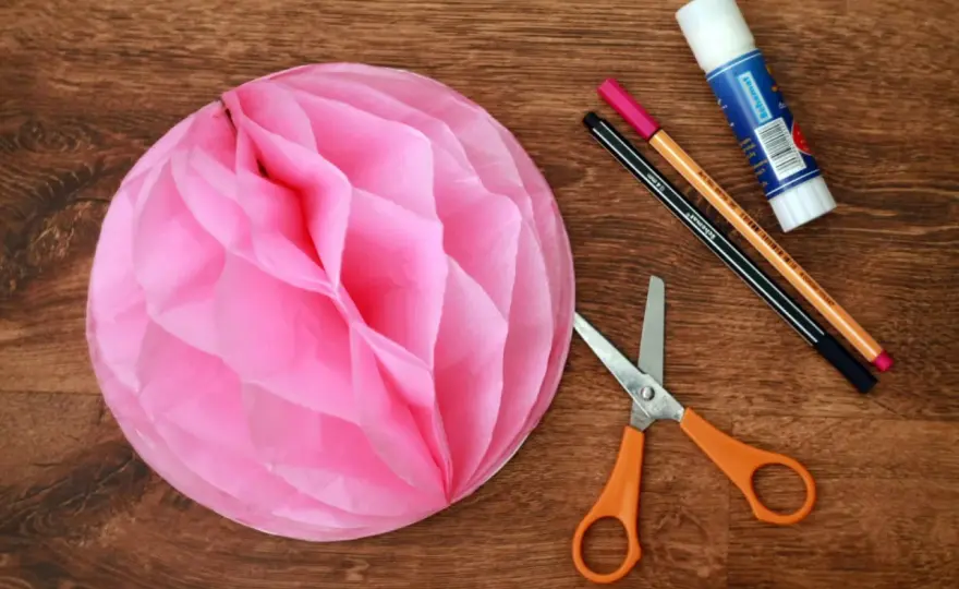 Jak zrobić kulę z papieru i kleju - kreatywny przewodnik DIY