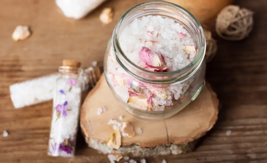 Czy Twój dom pachnie chemią? Naturalny odświeżacz powietrza DIY