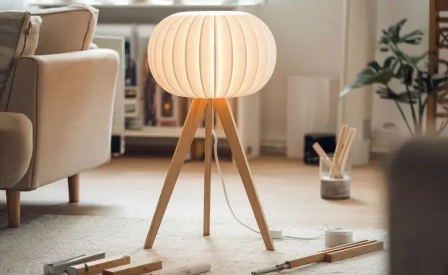 Stwórz unikalną lampę stojącą DIY: proste pomysły i materiały