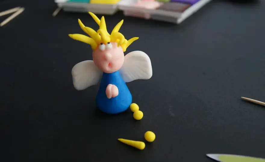 Jak zrobić aniołka z modeliny? Łatwe DIY dla każdego