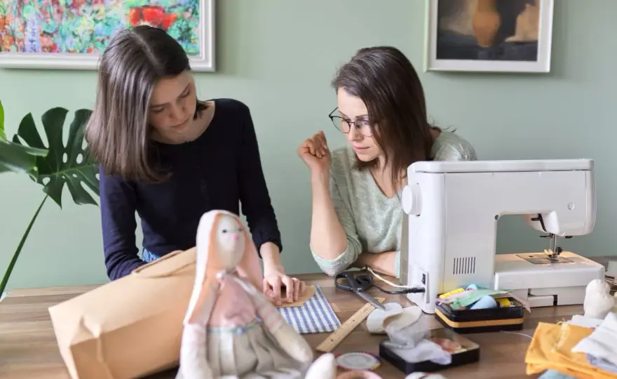 Jak uszyć lalkę: proste techniki i materiały dla każdego początkującego