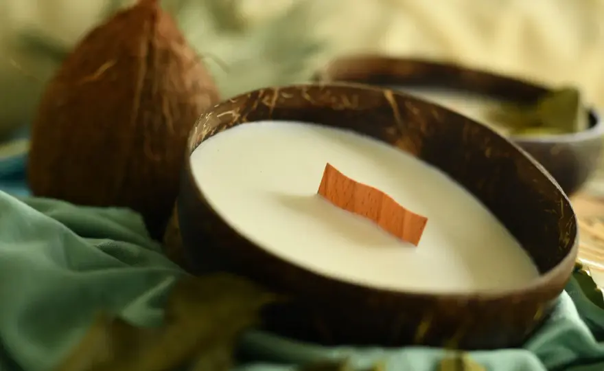 Jak zrobić okapnik do świecy? DIY na każdą okazję - Poradnik