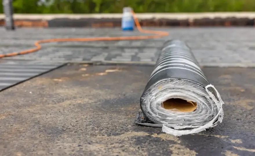 Co zrobić ze starą papą? Ważne informacje o utylizacji i recyklingu