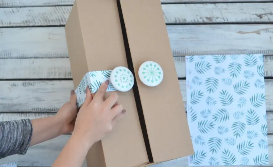 Szafka z kartonu - jak zrobić trwały mebel DIY? Poradnik