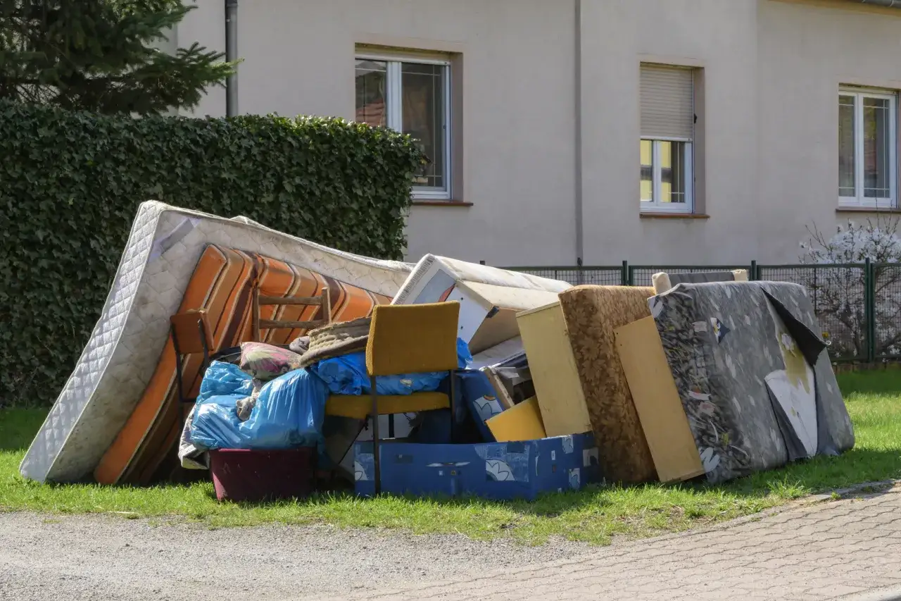 Zdjęcie Co zrobić ze starą kanapą? Oto najlepsze sposoby na jej utylizację